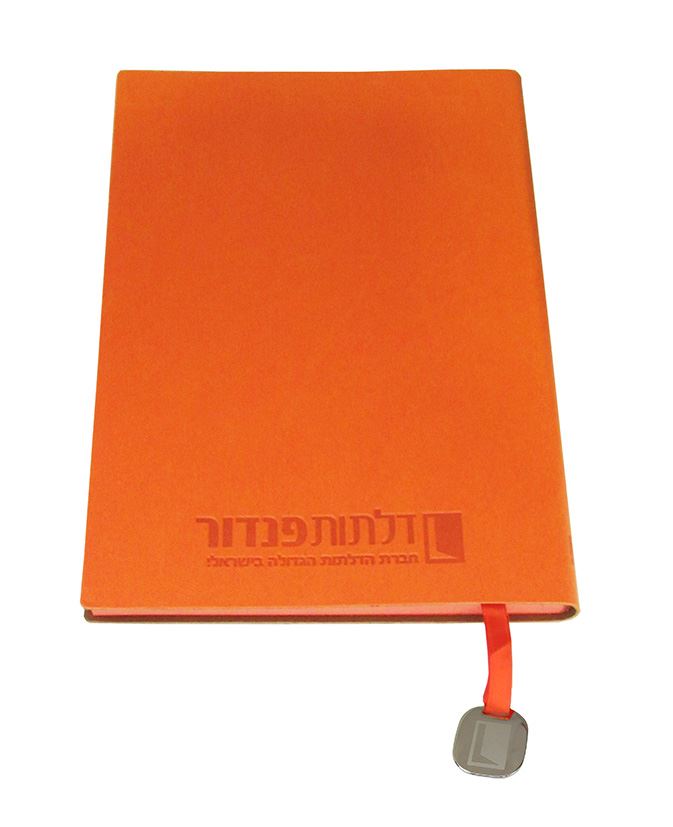 מחברת דמוי עור מותגת